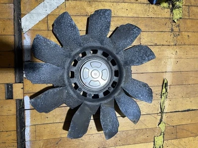 Ventilador de refrigeración del motor Mercedes-Benz W116 450SEL con embrague Foto 1 de 3