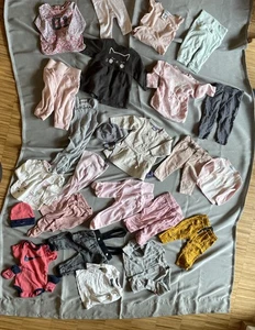 XXL Baby Kleiderpaket 26 Teile 62/68 Hosen,Kleider , Shirts -Marken! - Bild 1 von 24