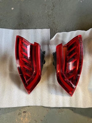 Audi Q8 4M LED Rückleuchten – Original Valeo  4M8 945 069A & 4M8 945 070A - Bild 1 von 4