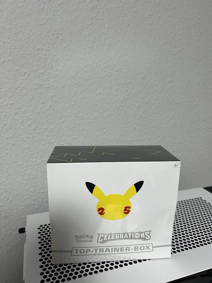 The Pokémon Company 25th Anniversary Celebrations Top-Trainer-Box - Deutsch