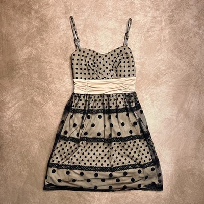 B Wear también! Vestido de fiesta mini calce y acampanado cintura imperio lunares malla encaje Foto 1 de 4