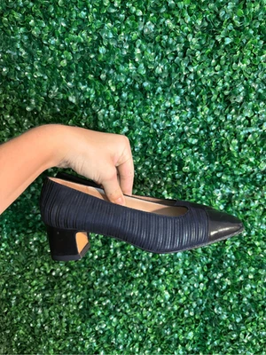 Zapatos de salón Salvatore Ferragamo azul marino ilusión tela charol puntera 6 Foto 1 de 4