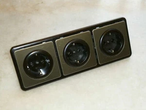 GIRA S Komfort Braun / Bronze 3 Steckdosen + 1 x 3-fach Rahmen Waage / senkrecht - Bild 1 von 3