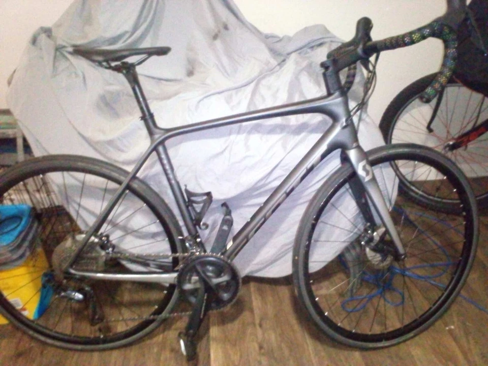 Scott Addict 10 Carbon Road Bike - Medium (54cm) - Good Condition  Up for sale i - Image 1 of 1