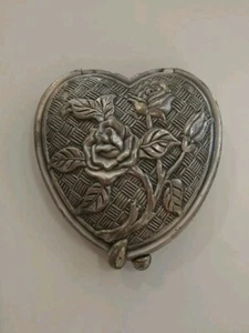 Lovely Vintage Pewter Heart Shaped Compact With Mirror And Frame Rose Design - Picture 1 of 2