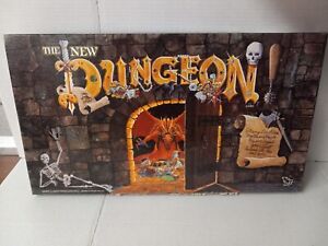 Vtg 1989 The NEW DUNGEON Board Game  D&D Dungeon & Dragon pre-owned Not complete