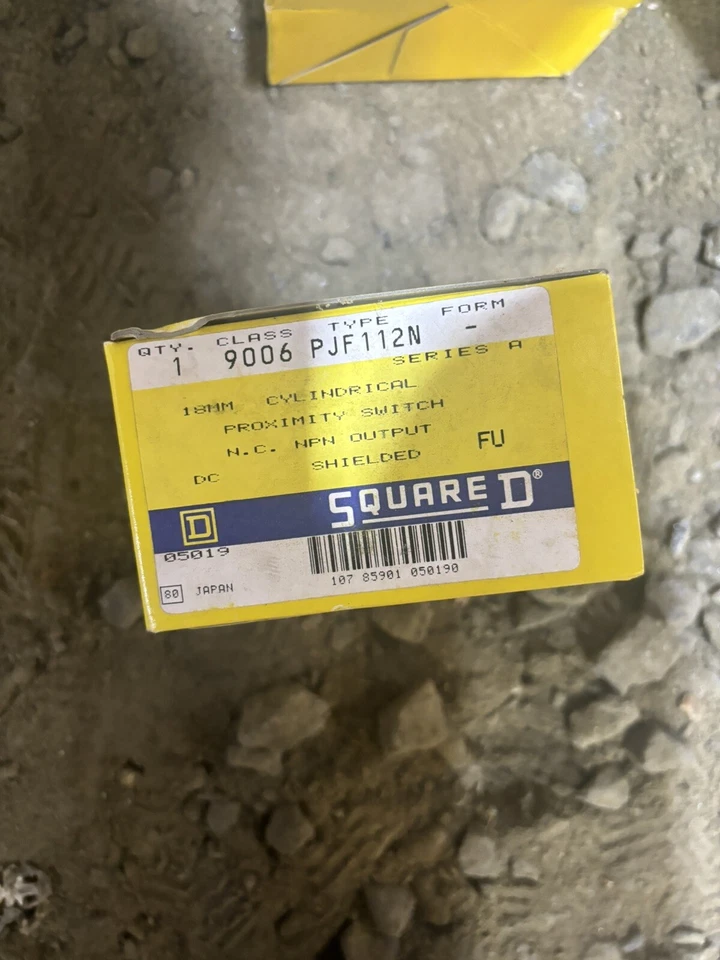 Square D 9006 PJF112N 18MM Cylindrical Proximity Switch 9006PJF112N - Image 1 of 2