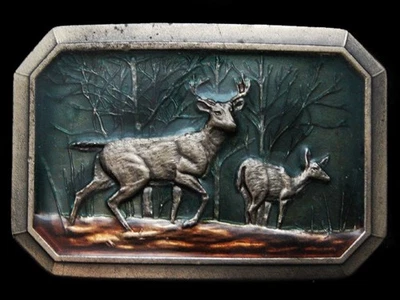KF25114 VINTAGE 1976 **BUCK & DOE CIERVO EN BOSQUE** HEBILLA DE LATÓN LACADO Foto 1 de 2