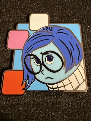 Disney DLP París 2025 Cordón Starter Pixar Inside Out Prendedor Tristeza Foto 1 de 2