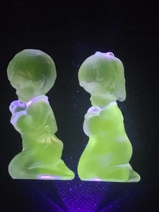 VTG 2 signed fenton clear satin glass boy & girl praying Mangane GLOWS 4" SWEET - Picture 1 of 12