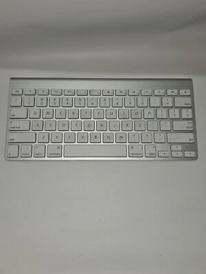 Apple A1314 Bluetooth Keyboard Great Condition - Image 1 of 3