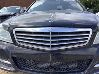 Grille 204 Type C250 Upper Fits 12-14 MERCEDES C-CLASS 4624991 - Изображение 1 из 4