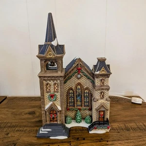 Department 56 St Marys Church Christmas in the City #799996 - Picture 1 of 13