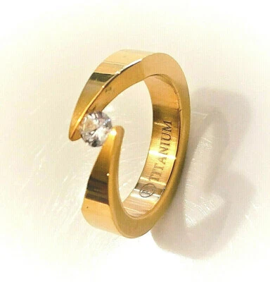 ANILLO CHAPADO EN ORO TITANIO 5mm Ancho Bypass Tensión con Circonita cúbica Redonda 4.5mm, tamaño 9 Foto 1 de 4