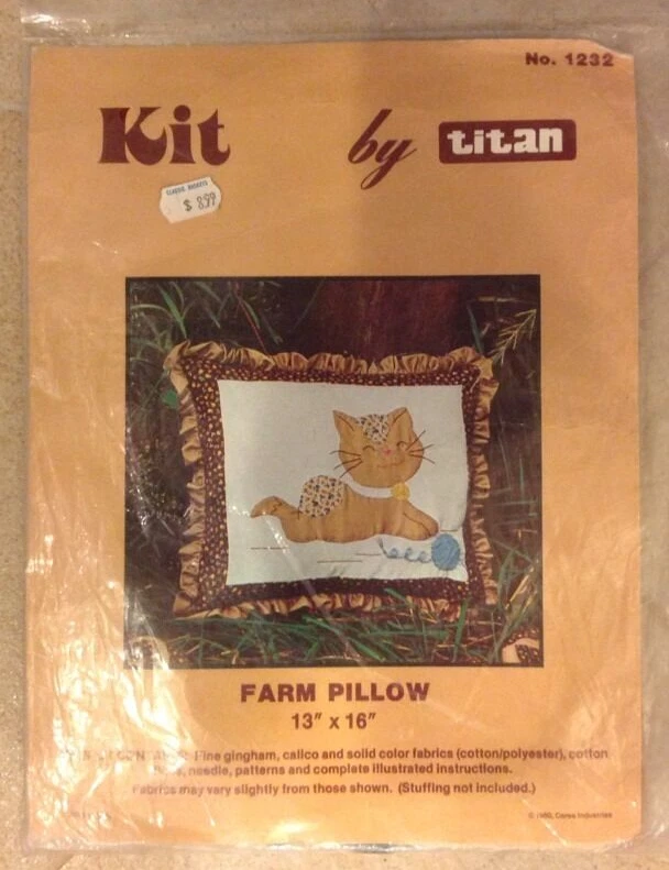 Vintage 1980 Titan #1232 Kitty Cat "Farm Pillow" Kit Cross Stitch Pillow USA Foto 1 de 4