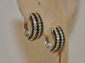Aretes tipo argolla redondos de diamantes blancos y negros creados en laboratorio de 2 quilates enchapados en oro blanco de 14 k - Imagen 1 de 6
