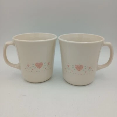 Juego de dos tazas Corning Forever Yours con flores de corazón rosa de colección núcleo de cabaña  Foto 1 de 4