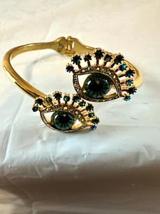 Brazalete Betsey Johnson Ojos de Cristal Verde Bisagra Azul Estrás Bisagra - Imagen 1 de 6