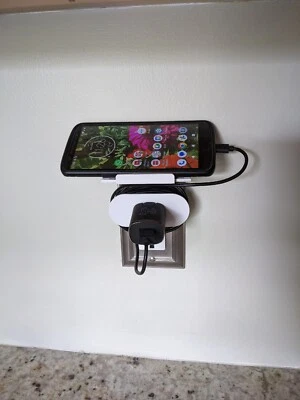 Cell Phone docking station for wall plug - Image 1 of 4