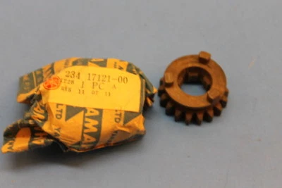 NOS YAMAHA 2ND PINION GEAR 18T 1969-70 L5T L5TA PART# 234-17121-00-00 - Image 1 of 4