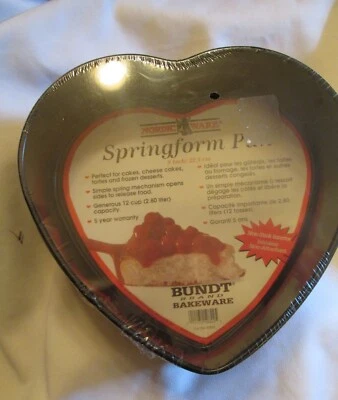 Nordic Ware Heart Shaped Springform Pan 12 Cup - Изображение 1 из 4