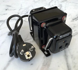 Goldsource 200W 220-110V Step Up/ Down Transformer w/ UK & Europe Plug to US - Picture 1 of 9