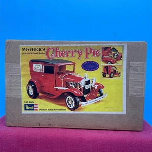 Revell 1/25 Mother’s Cherry Pie 31 Model A Panel Limousine Auto Modell versiegelt - Bild 1 von 5