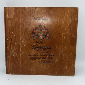 ARTURO FUENTE Hemingway Work Of Art empty wooden CIGAR BOX - Picture 1 of 8