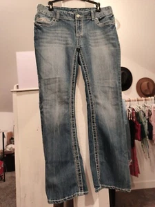Maurices Jeans Women's Sz 11/12 Short Blue Denim Diamond Embroidered        - Picture 1 of 24