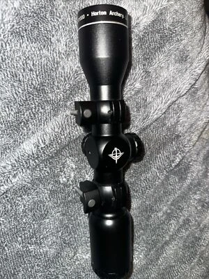 Escopo Horton Archery 4x32 Mult-A-Range preto besta Barnett Tenpoint Excalibur - Imagem 1 de 4