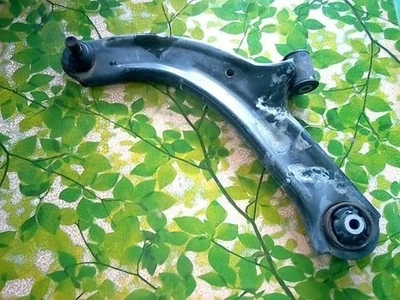 Brazo de control inferior delantero izquierdo Nissan Cube 2010 545011FU0B [usado] [PA113857381] Foto 1 de 4