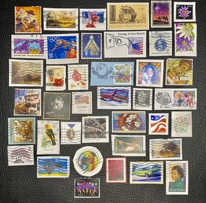 Lot de 40 timbres des USA années diverses - encore sur fragment - L129 - Foto 1 di 1