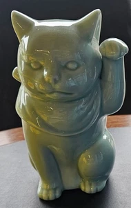 Japanische Porzellan Seladon Maneki Neko Glückskatze - Bild 1 von 5