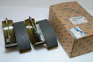 Set of 4 New Genuine Ford 1365486 Brake Shoes for Transit Tourneo - Picture 1 of 3