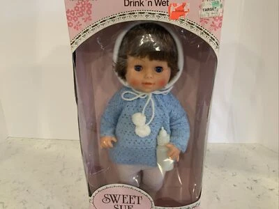 "Muñeca de colección Sweet Sue bebida y ojos móviles húmedos 13"" nueva en caja con botella" Foto 1 de 4