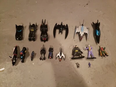 Vintage Batman, 8 Die Cast Vehicles, 4 Plastic, 5 Die-cast and plastic figs - Image 1 of 4