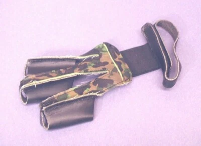 NOS Original Saunders Archery Camo Shooting Glove - Extra Large - Image 1 of 2