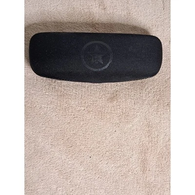 Estuche rígido negro para gafas Converse Foto 1 de 4