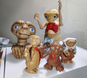 Lotto 6 E.T. Vintage Figurine extraterrestri Universal Studios Hong Kong 1982 - Foto 1 di 21