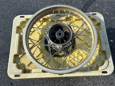 YZ 125 250 490 1984-1986 18 pulgadas rueda trasera/llanta/radios/buje ¡USADO! Foto 1 de 4