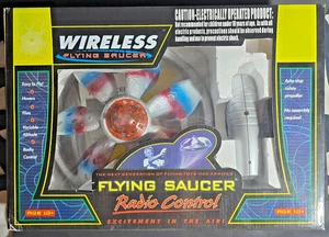 Vintage radio control flying saucer - brand new in box - Picture 1 of 4