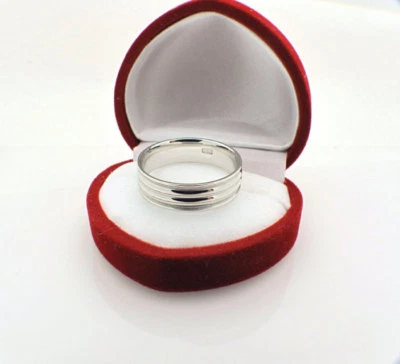 SOLID 10k White Gold 6mm Wedding Band Ring 4.6 gr size 9.75 - Image 1 of 4