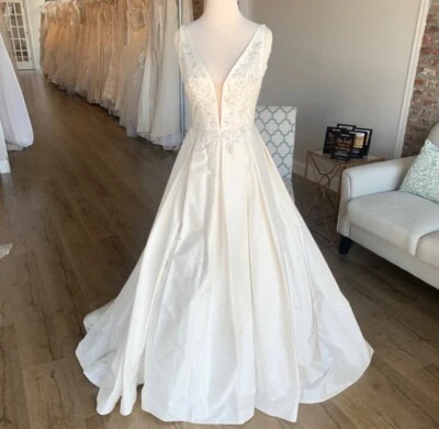 Paloma Blanca, style 4825, wedding dress, unused, full length, ball gown V-neck - Image 1 of 4