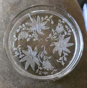 Vintage Frosted Reverse Intaglio Pointseetia Flower Glass Crystal Coasters Set 2 - Picture 1 of 5