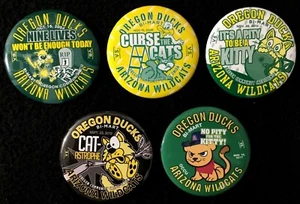 ARIZONA FOOTBALL 2004 - 2017 FIVE 5 WILDCATS vs OREGON DUCKS GAME SPIRIT BUTTONS - Picture 1 of 2