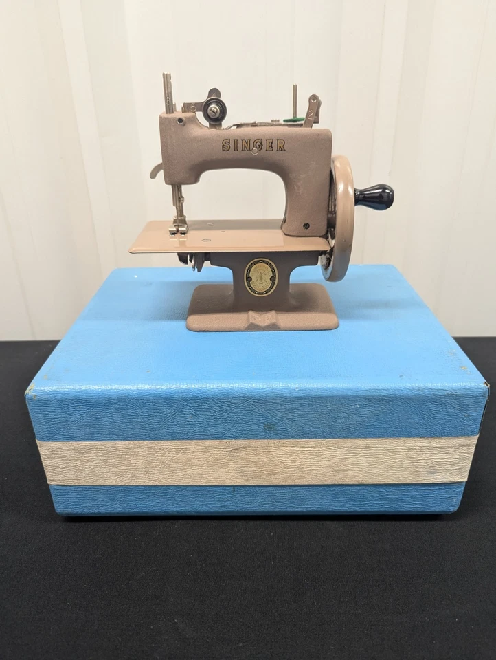 Máquina de coser vintage Singer Sewhandy 20 miniatura original de metal juguete para niños Foto 1 de 4