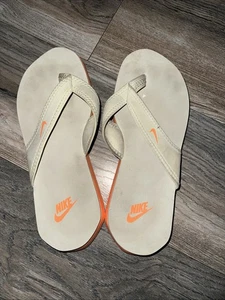 Nike South Beach Damen-Flip-Flops Sandalen – Größe 9 pfirsichfarben cremefarben - Bild 1 von 5