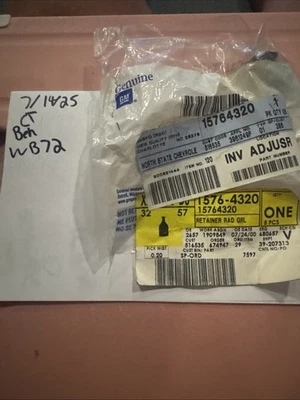 Фиксатор, решетка радиатора GM 15764320 - Изображение 1 из 2