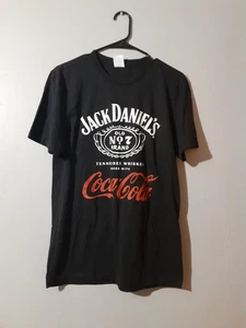 Camiseta Port Company Jack Daniels Gráfica Negra Manga Corta Talla Pequeña Unisex  - Imagen 1 de 6