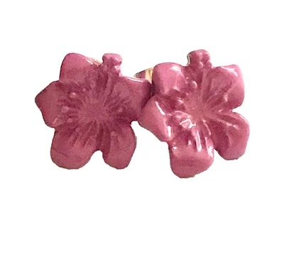 Pendientes Flor Hibisco Púrpura Disney De Colección Esmalte Aulani Hawaiano Lilo & Stitch Foto 1 de 4